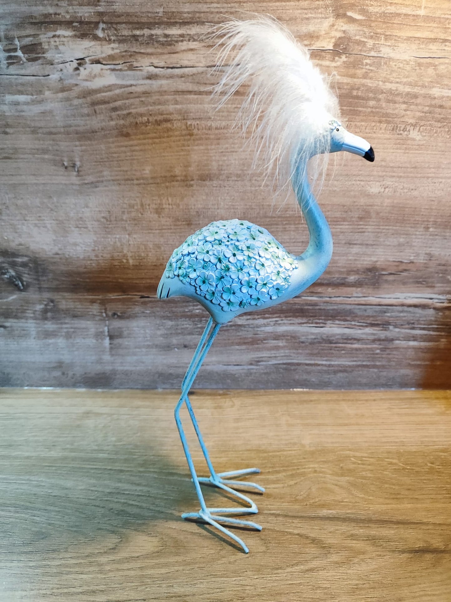 Flamingo im Blumenkleid/ Kopffedern/Petrol/Metall/Polyresin/ 33cm