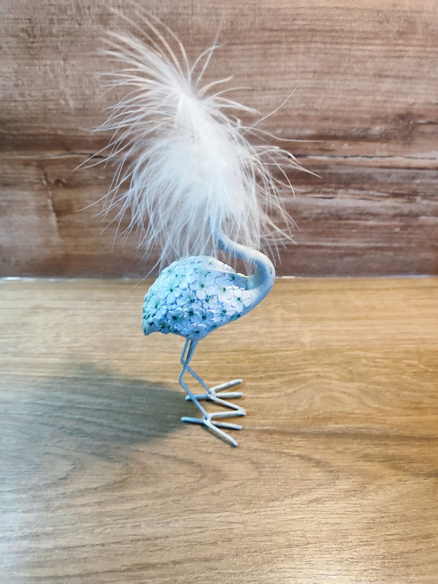 Kleiner Flamingo/im Blumenkleid/Kopffedern/Petrol/Metall/Polyresin 16cm
