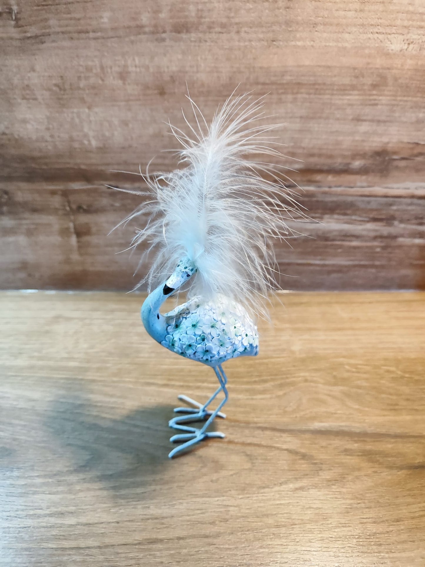 Kleiner Flamingo/im Blumenkleid/Kopffedern/Petrol/Metall/Polyresin 16cm
