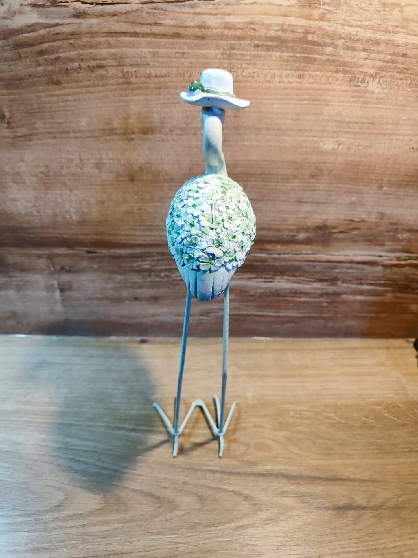 Flamingo mit Hut/patrol/ Blumenkleid/Metall/polyresin/ sehr dekorativ 31,5cm