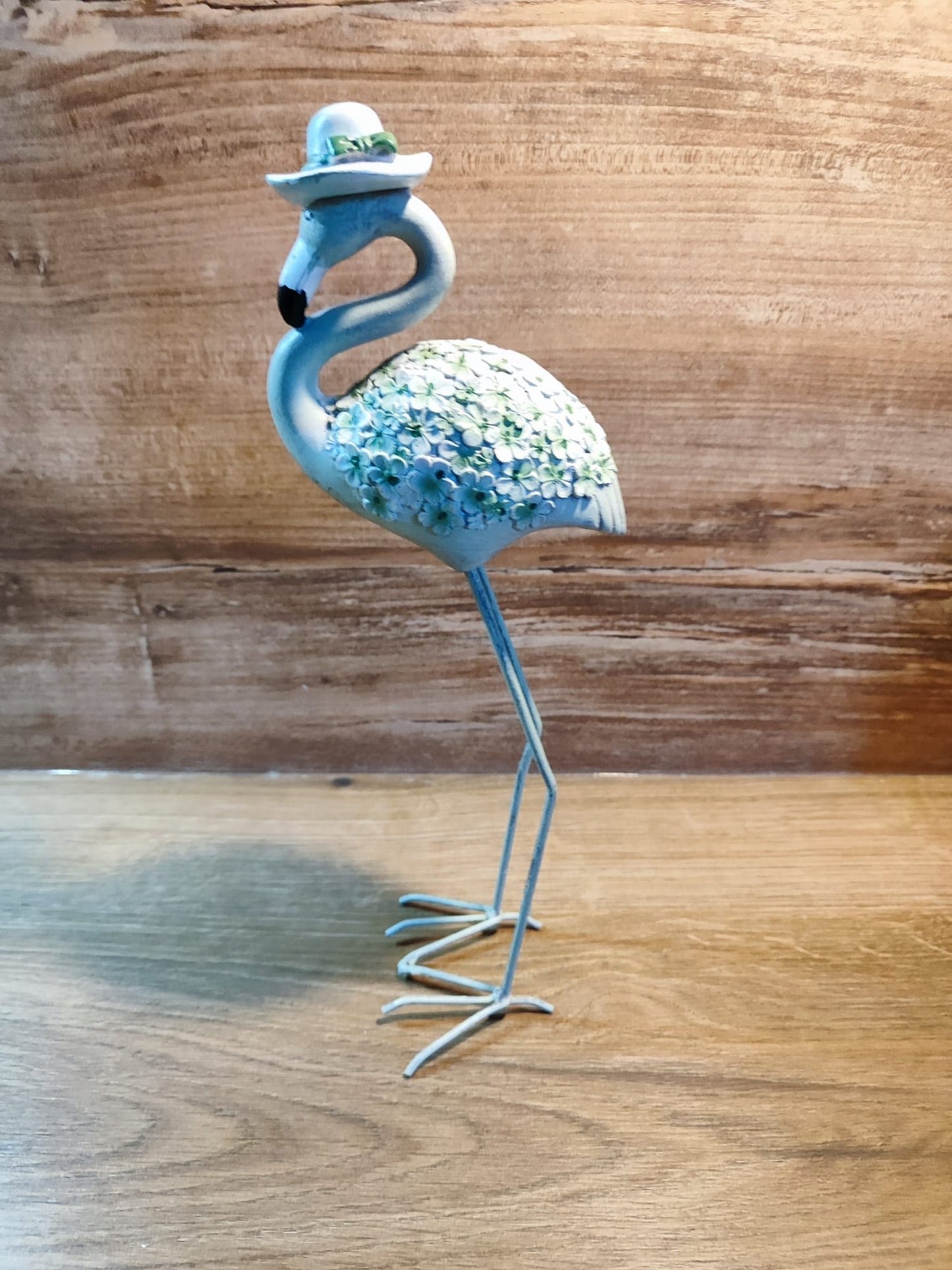 Flamingo mit Hut/patrol/ Blumenkleid/Metall/polyresin/ sehr dekorativ 31,5cm
