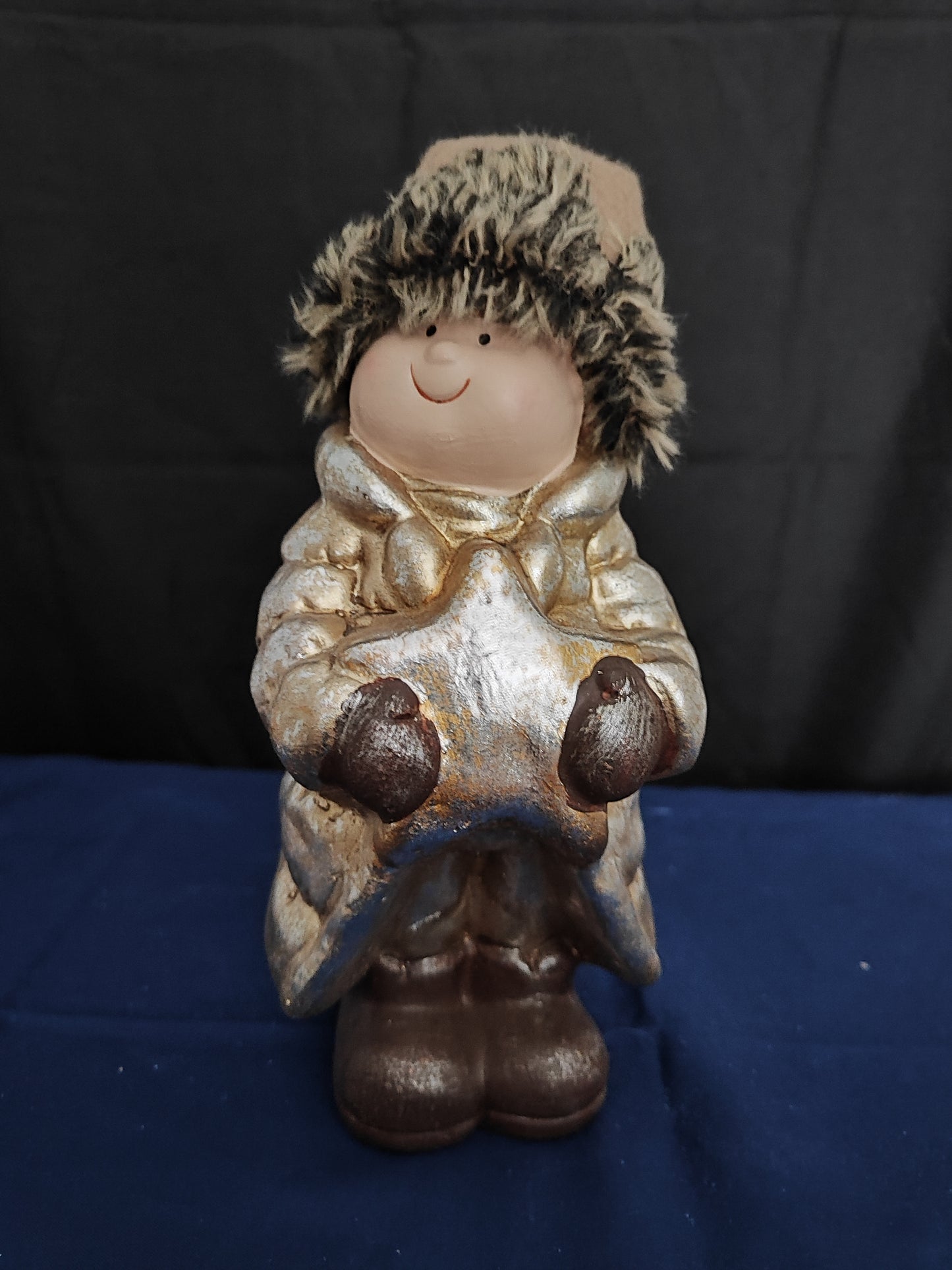 Winterfigur mit Stern/ Keramik/Braun/ groß/22x9,5cm