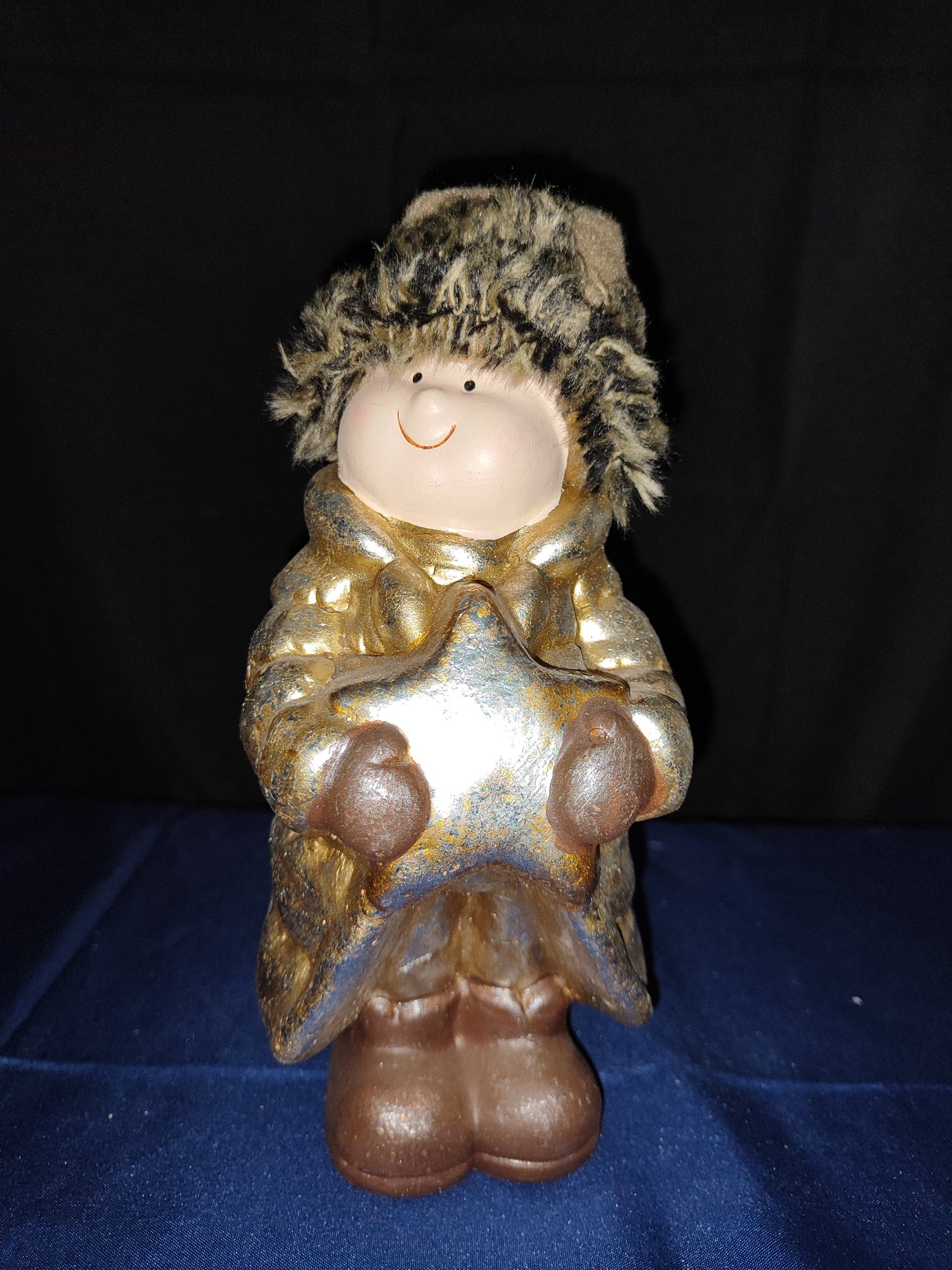 Winterfigur mit Stern/ Keramik/Braun/ groß/22x9,5cm