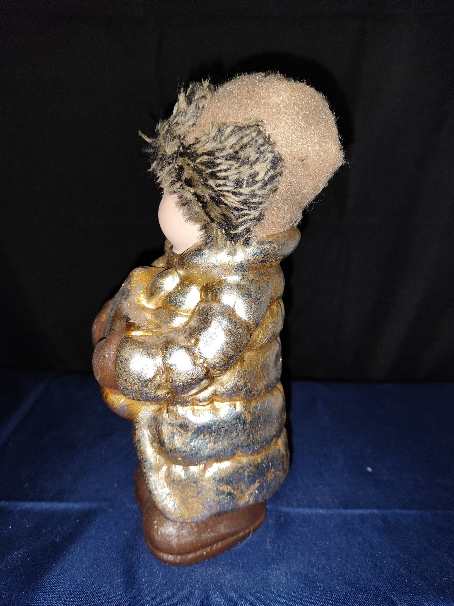 Winterfigur mit Stern/ Keramik/Braun/ groß/22x9,5cm