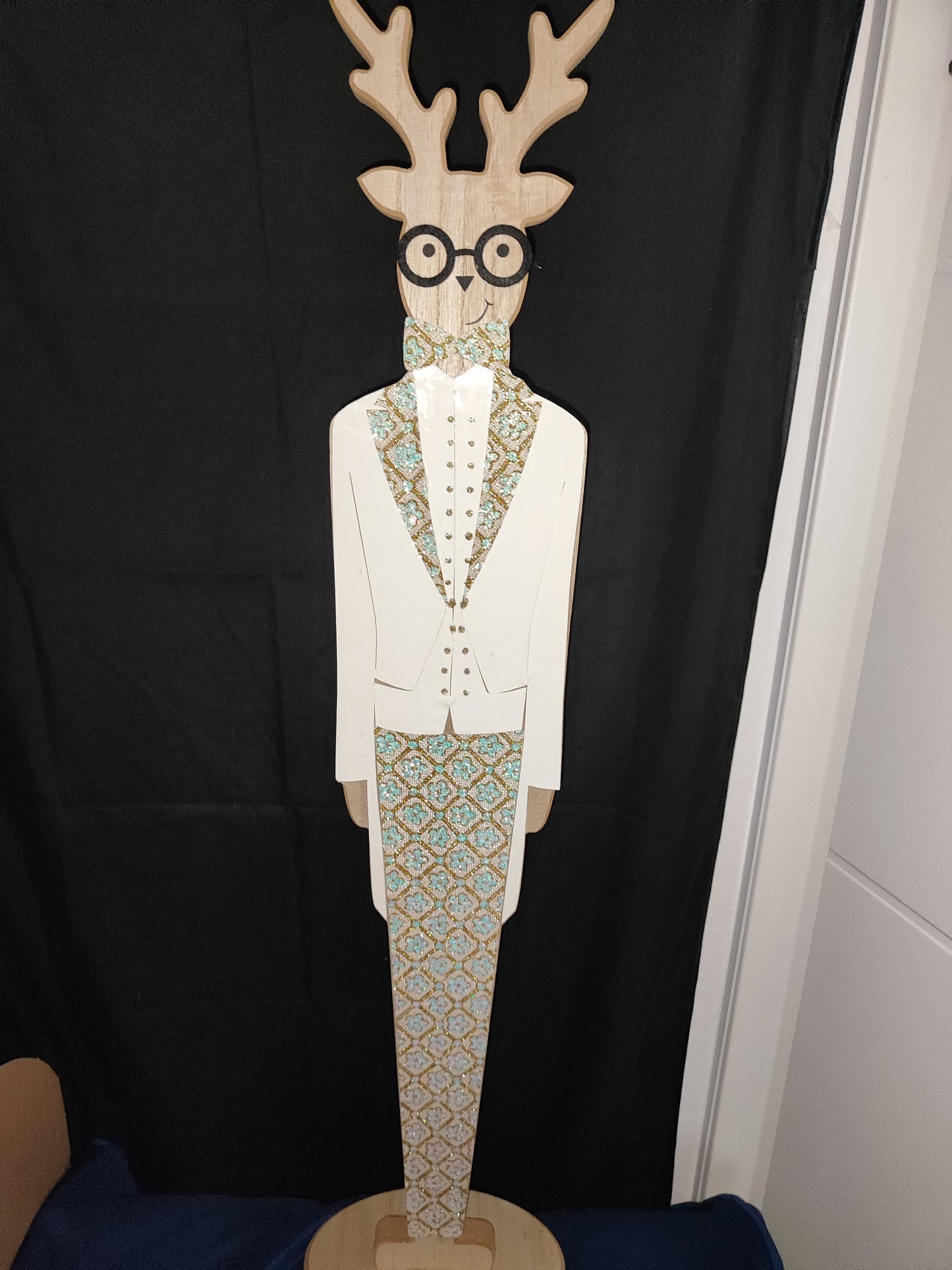 Holz Hirsch Männlich stehend. ca. 19 x 80 cm, Modern