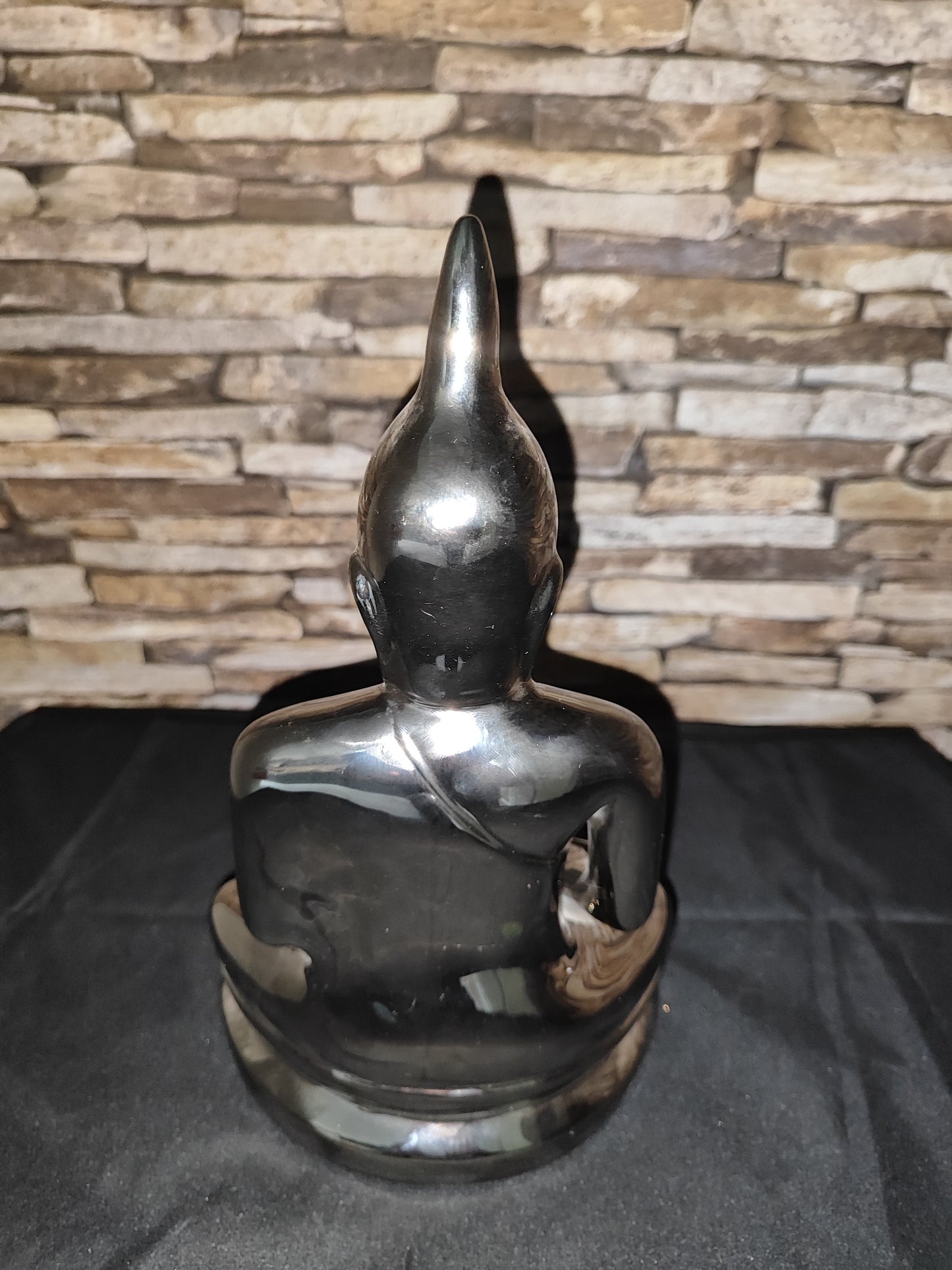 Buddha Sukhothai Lotussitz/ Glaskeramik/Silber 27 cm