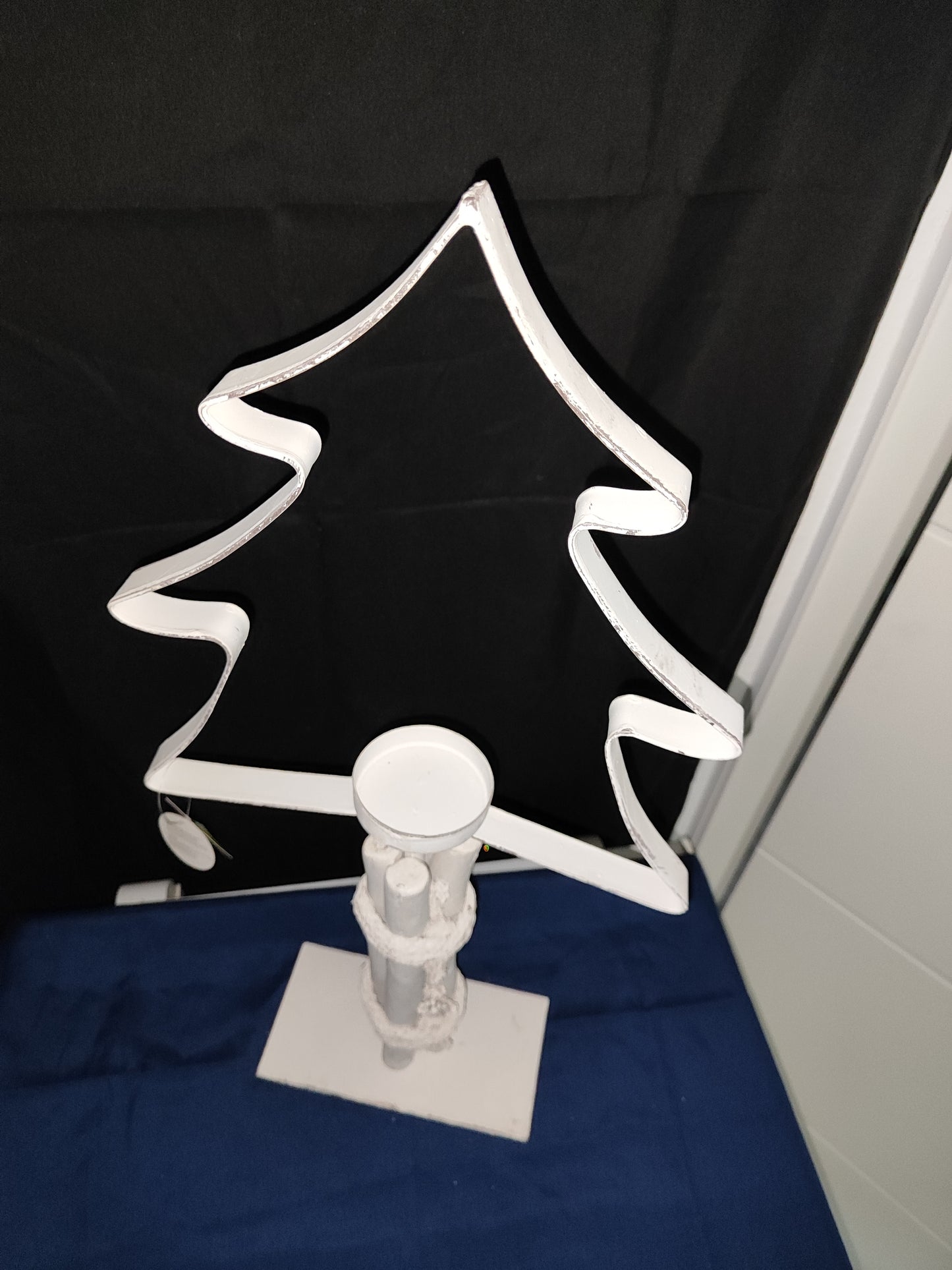 xxL Tannenkerzenständer/Metall/ weiß/ 57 cm/ Holzverkleidung am Sockel
